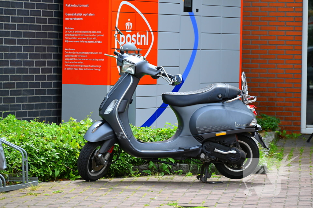 Scooterrijder met spoed naar ziekenhuis vervoerd