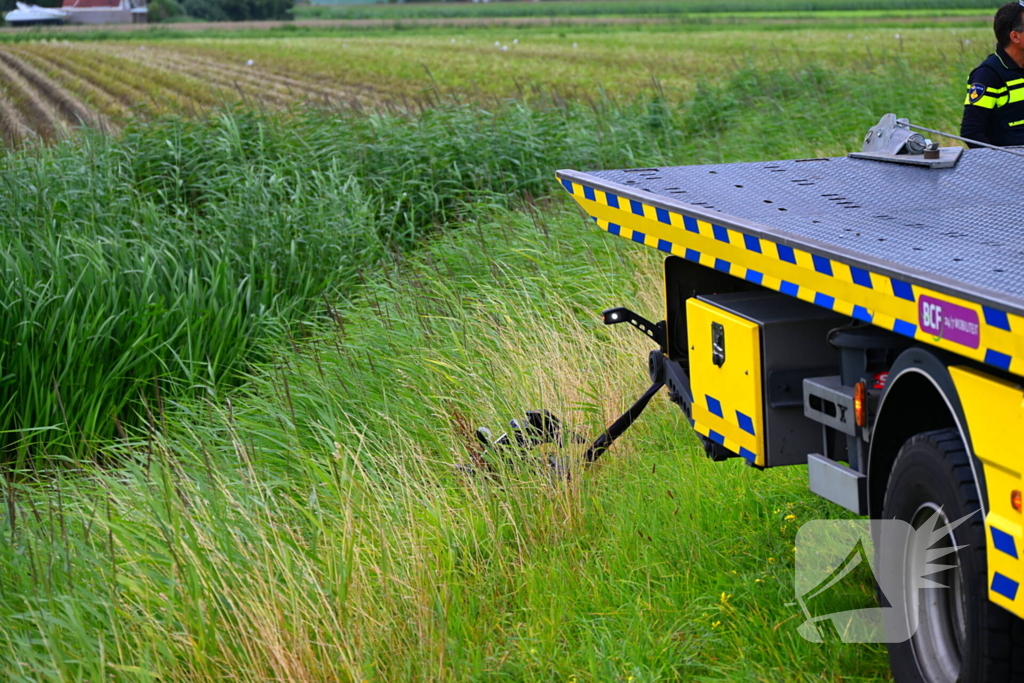 Motor belandt in het water