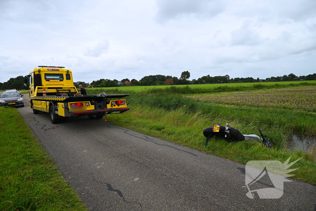 Motor belandt in het water