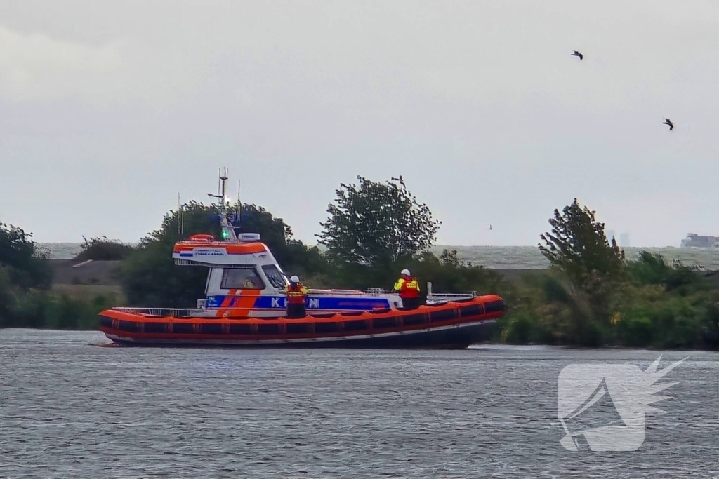 Schip in nood roept hulp in