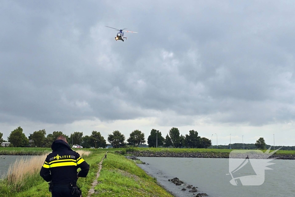 Schip in nood roept hulp in