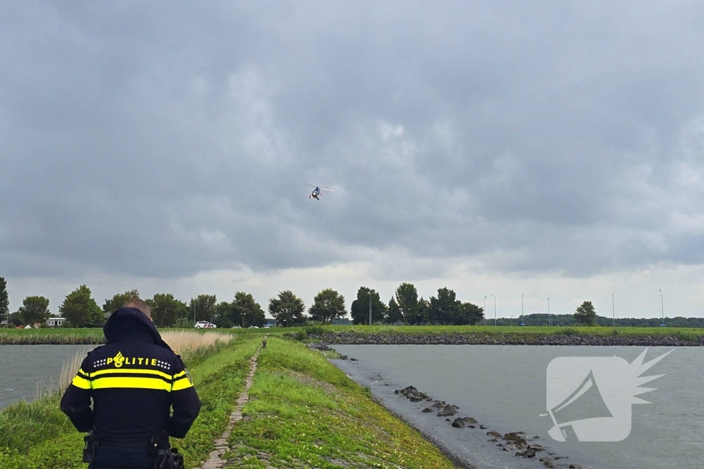 Schip in nood roept hulp in