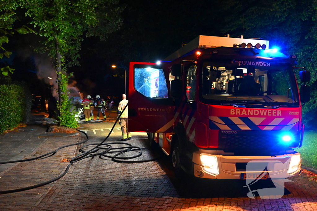 Taxibus volledig in vlammen op