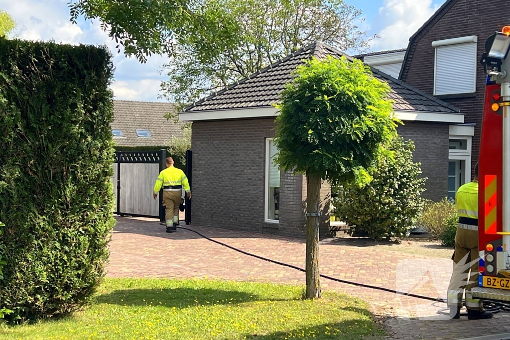 Buitenbrand veroorzaakt door onkruidverbranding