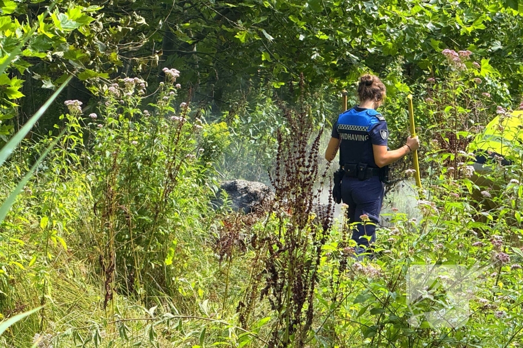 Buitenbrand door snoeiafval snel geblust