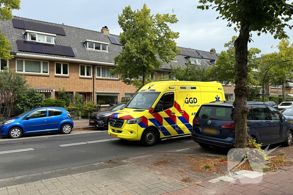 Aanrijding met letsel tussen auto en bestelbus