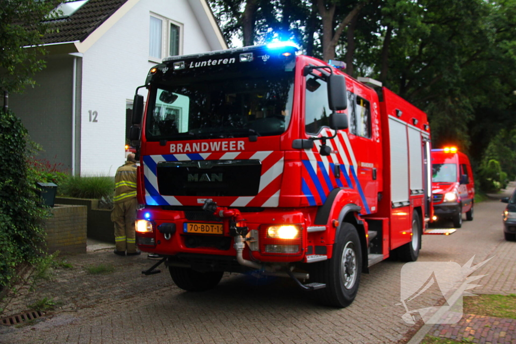 Brandweer zet ventilatie in na woningbrand