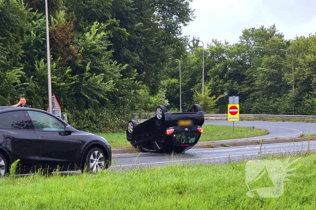 Auto uit de bocht bij ongeval