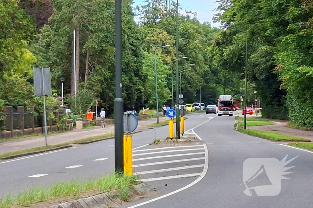 Persoon met verward gedrag op dak