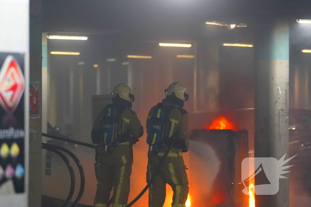 Containerbrand leidt tot schade in parkeergarage