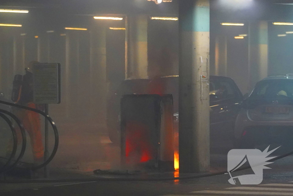Containerbrand leidt tot schade in parkeergarage