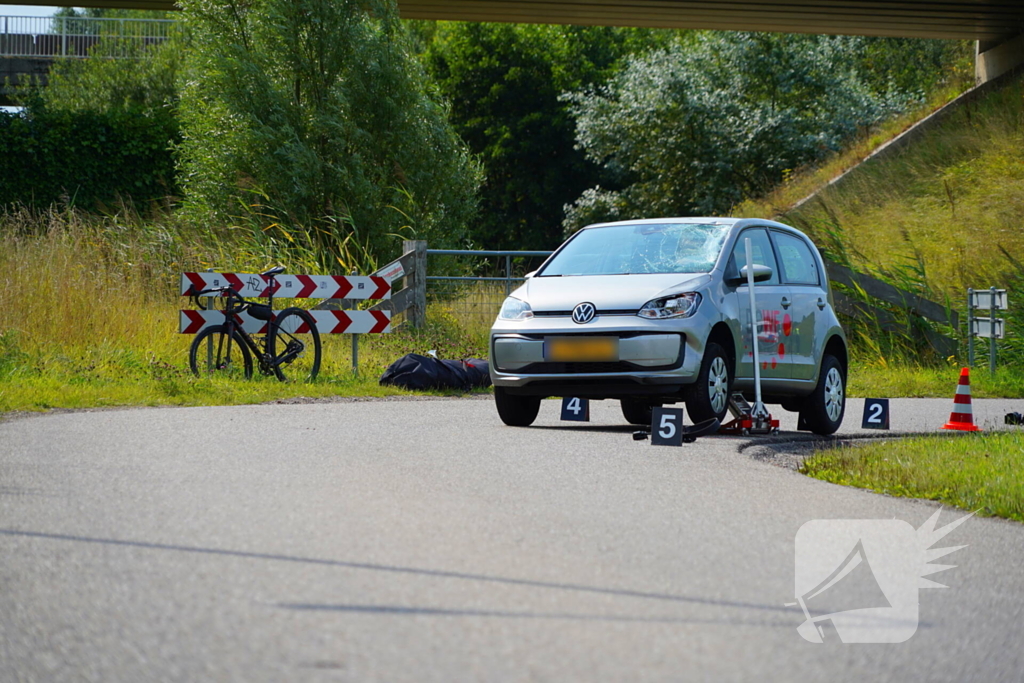 Fietser dodelijk aangereden door auto