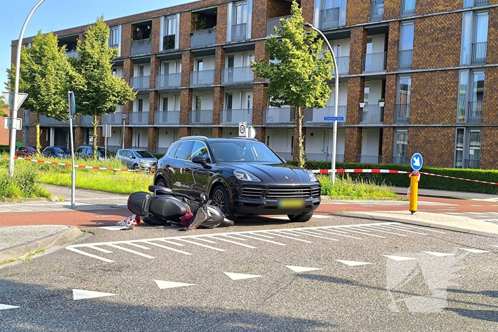 Scooterrijder gewond na ongeval met auto