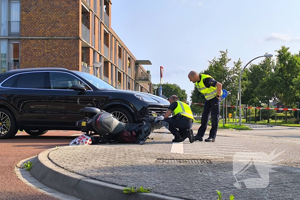 Scooterrijder gewond na ongeval met auto