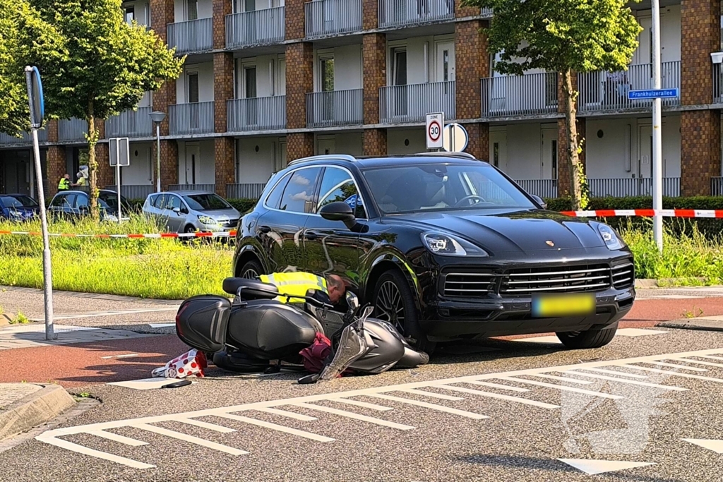 Scooterrijder gewond na ongeval met auto