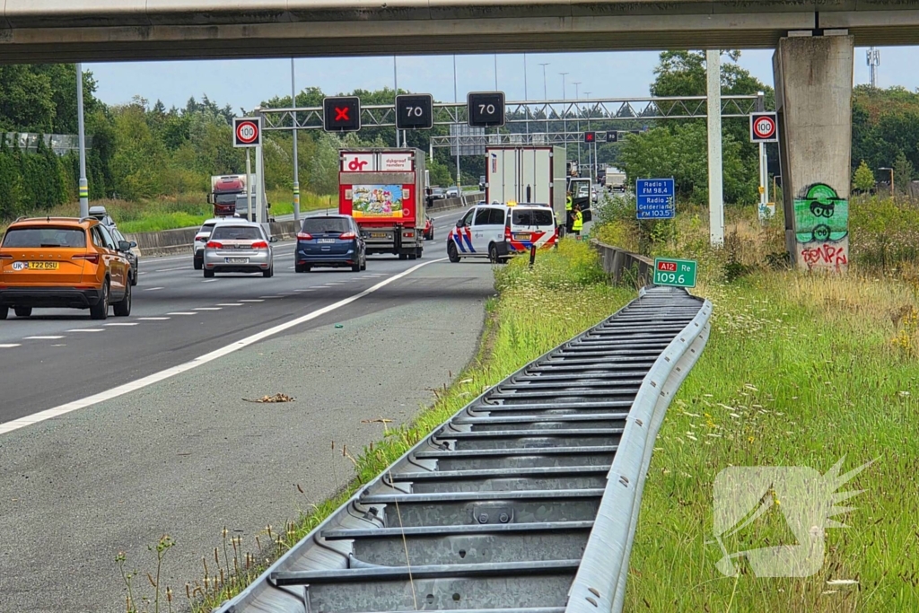 Ongeval tussen personenauto en vrachtwagen op snelweg