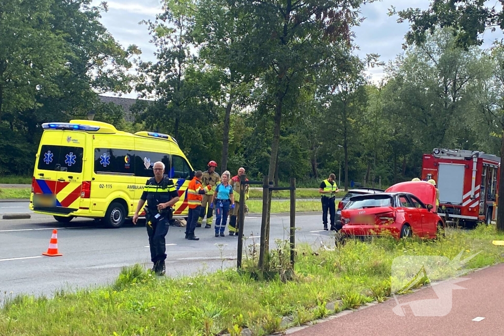 Brandweer bevrijdt aangeslagen bestuurder