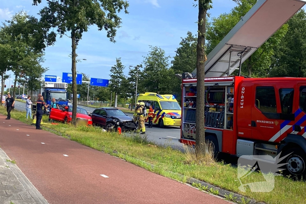 Brandweer bevrijdt aangeslagen bestuurder