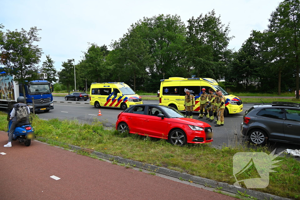 Brandweer bevrijdt aangeslagen bestuurder