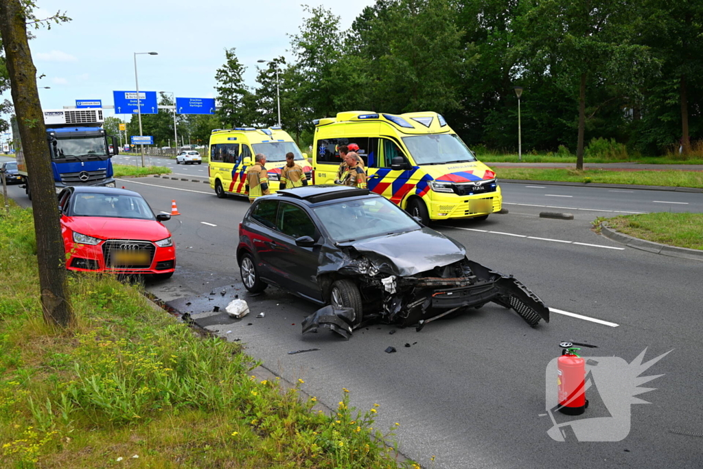 Brandweer bevrijdt aangeslagen bestuurder