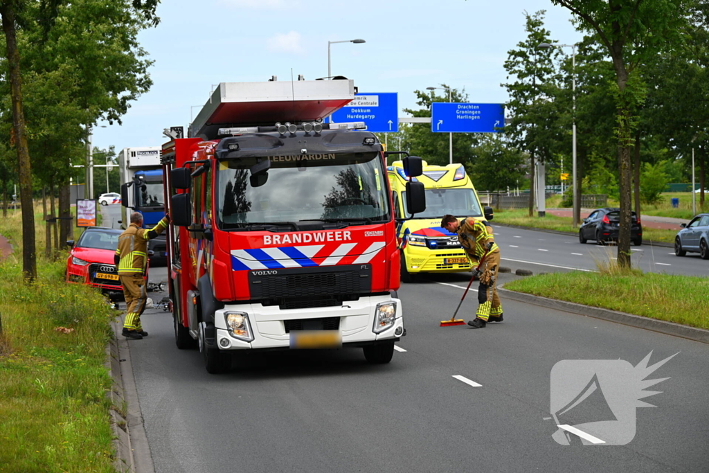 Brandweer bevrijdt aangeslagen bestuurder