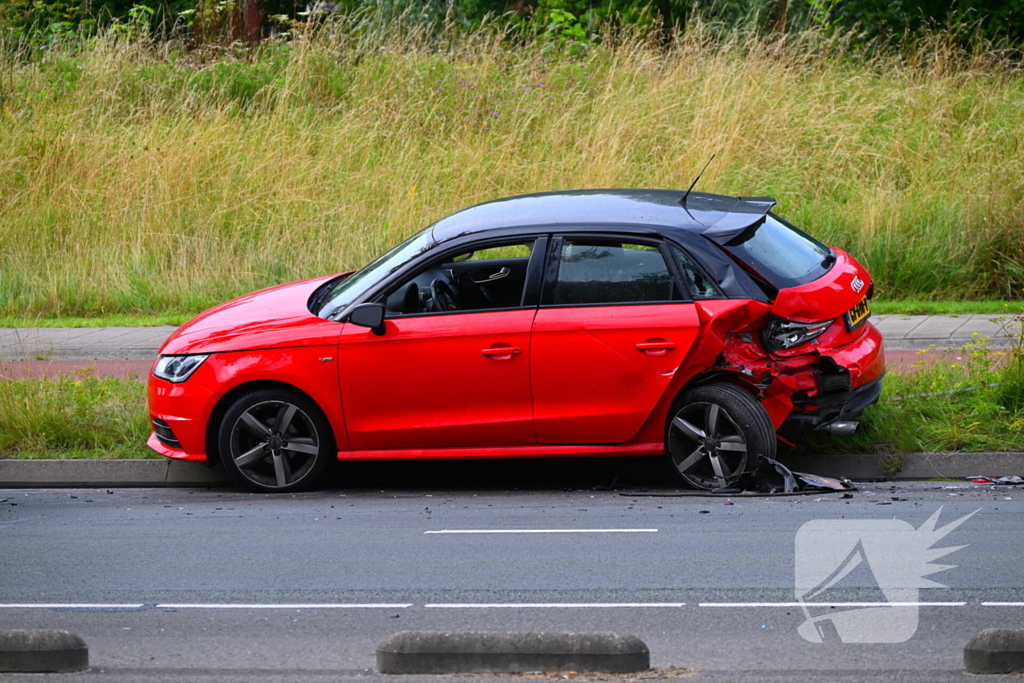 Brandweer bevrijdt aangeslagen bestuurder