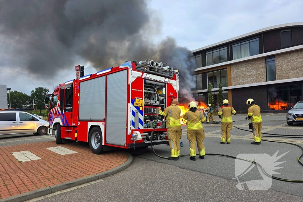 Auto volledig verwoest door brand
