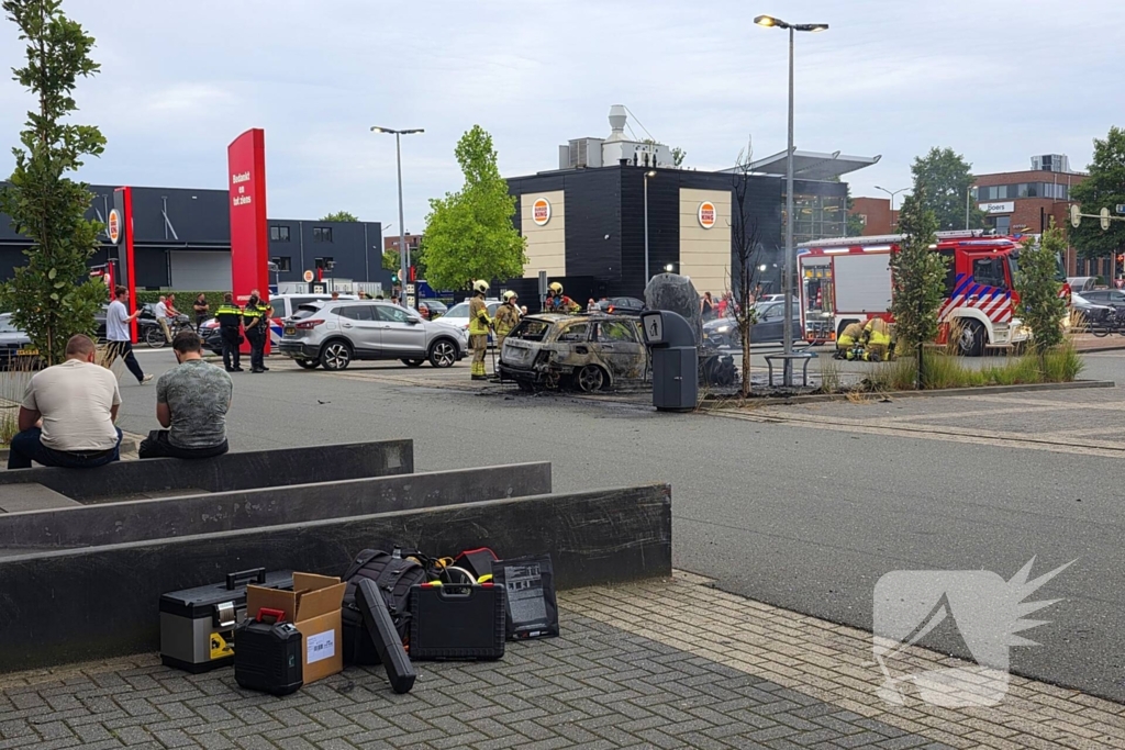 Auto volledig verwoest door brand