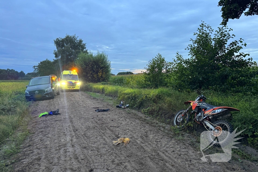 Jongeman gewond bij ongeval met crossmotor