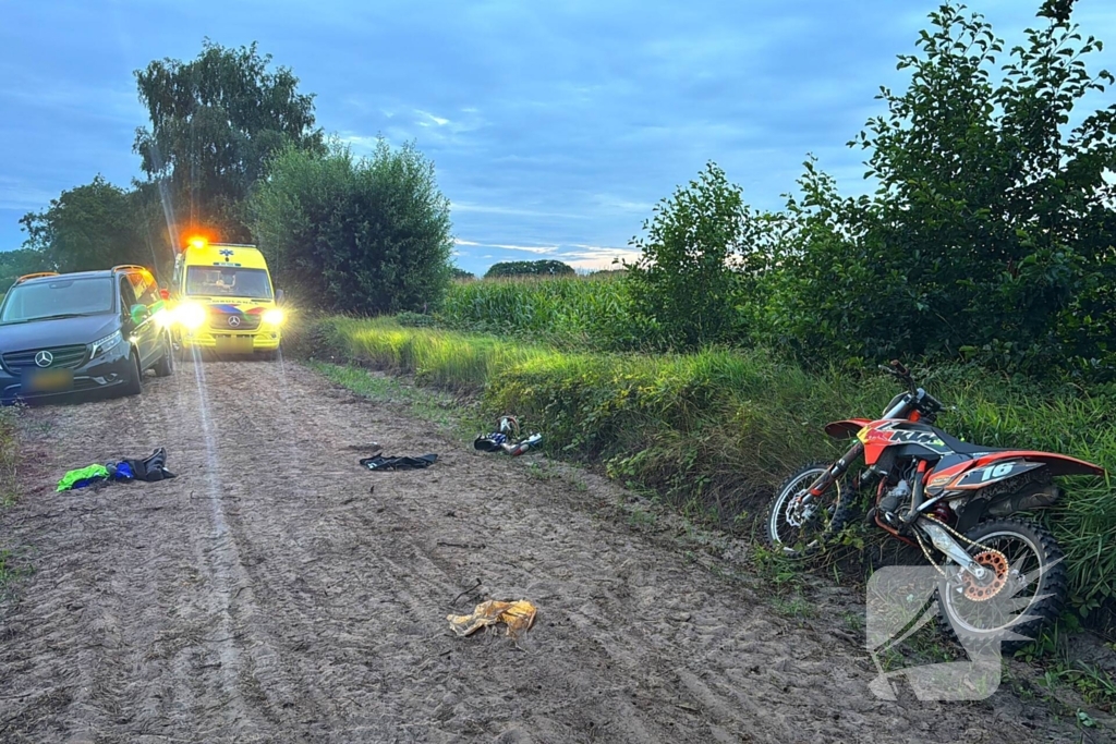 Jongeman gewond bij ongeval met crossmotor