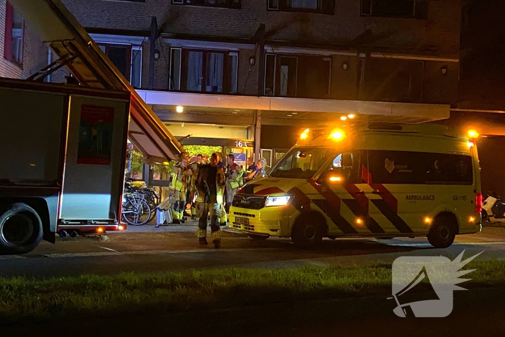 Traumateam begeleidt slachtoffer naar ziekenhuis