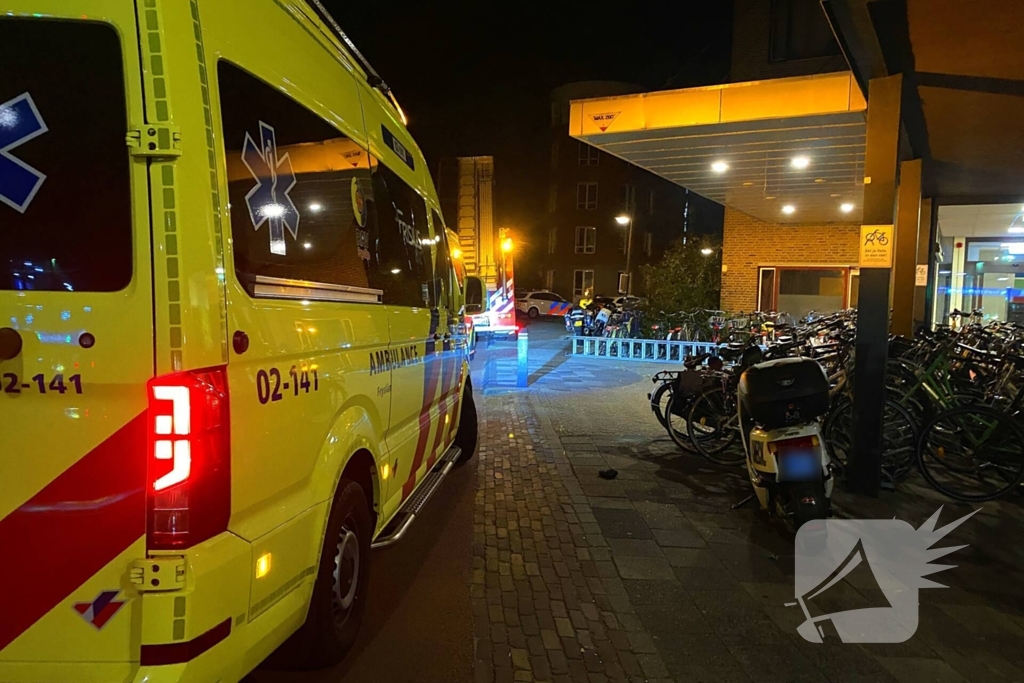 Traumateam begeleidt slachtoffer naar ziekenhuis