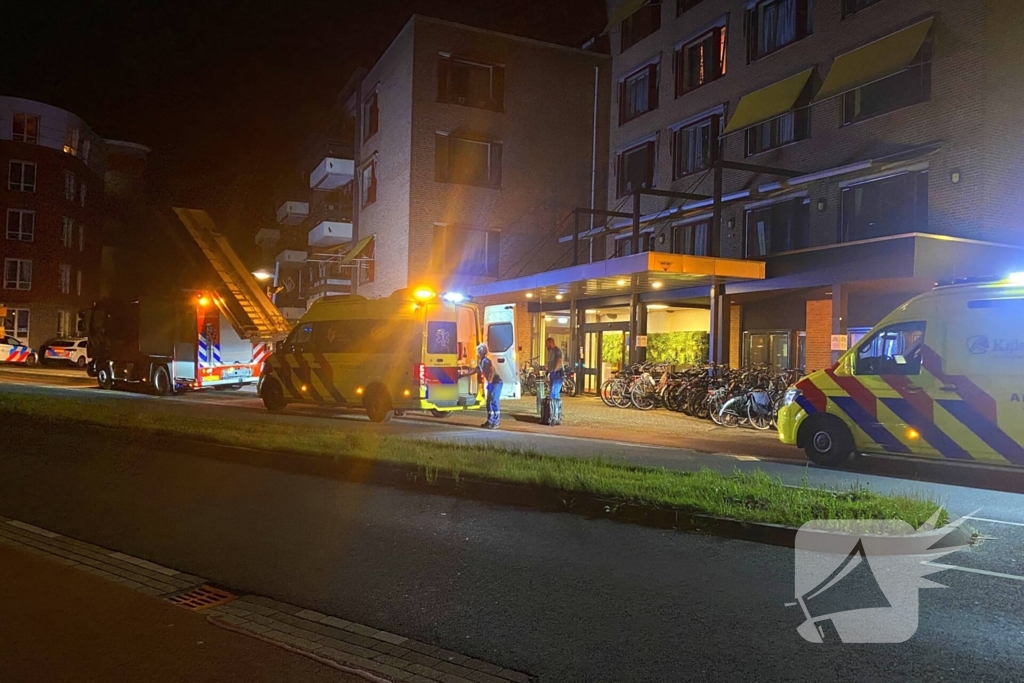 Traumateam begeleidt slachtoffer naar ziekenhuis