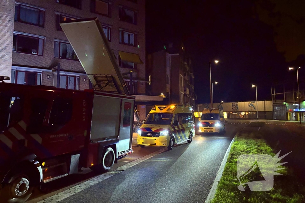 Traumateam begeleidt slachtoffer naar ziekenhuis