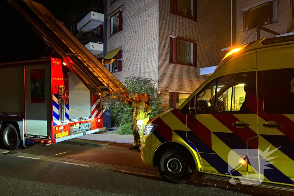 Traumateam begeleidt slachtoffer naar ziekenhuis