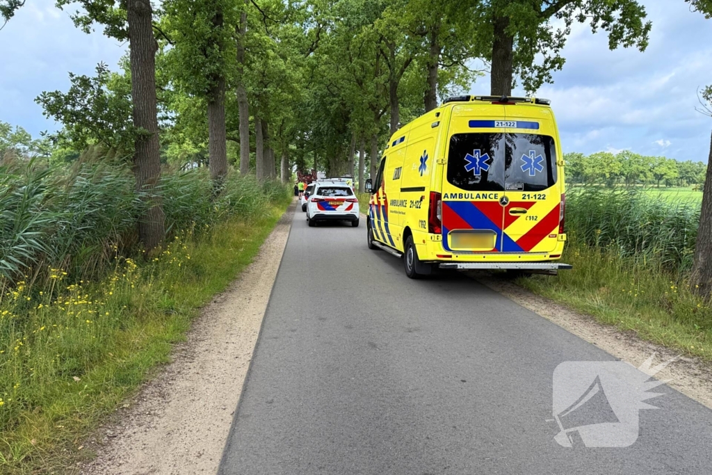 Motorrijder zwaargewond bij botsing met tractor