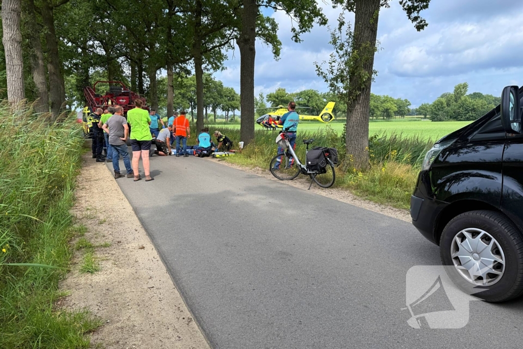 Motorrijder zwaargewond bij botsing met tractor