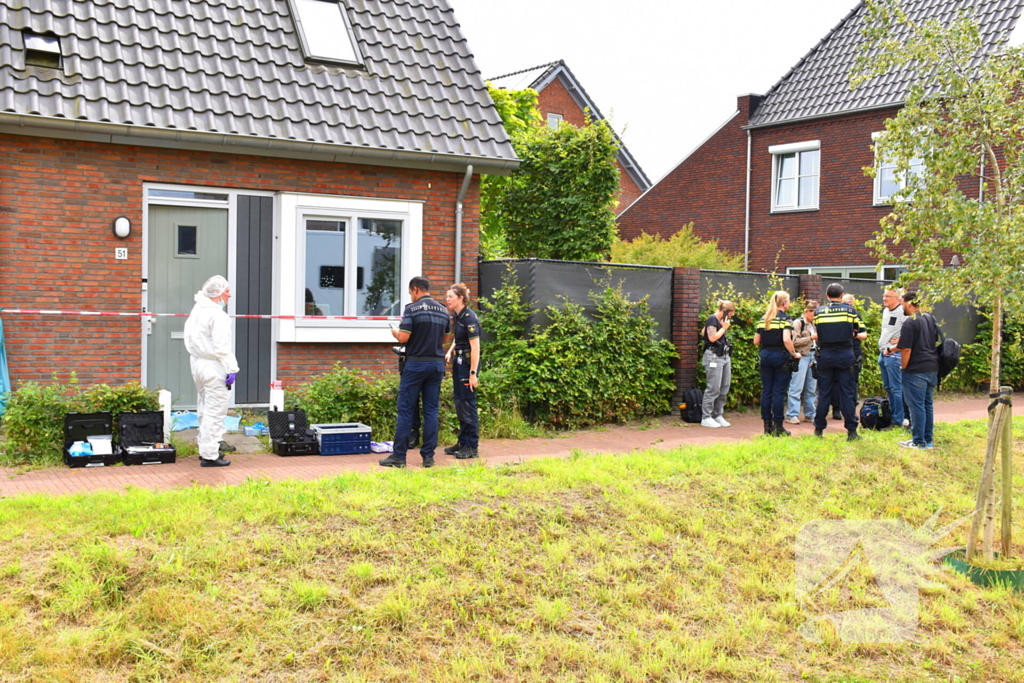 Vrouw gevonden onder verdachte omstandigheden