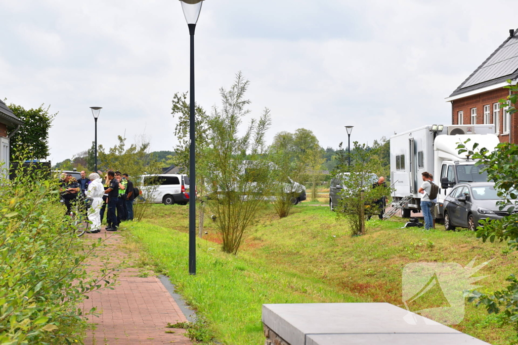 Vrouw gevonden onder verdachte omstandigheden