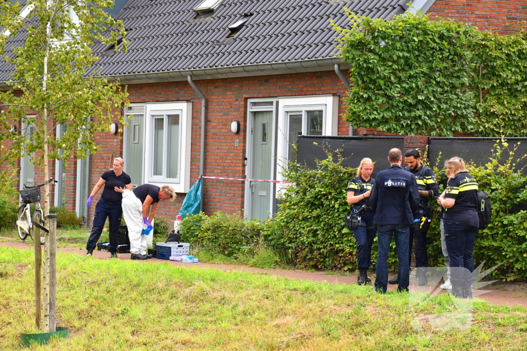 Vrouw gevonden onder verdachte omstandigheden