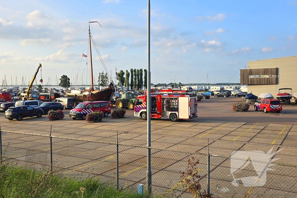 Persoon te water op Eemmeer