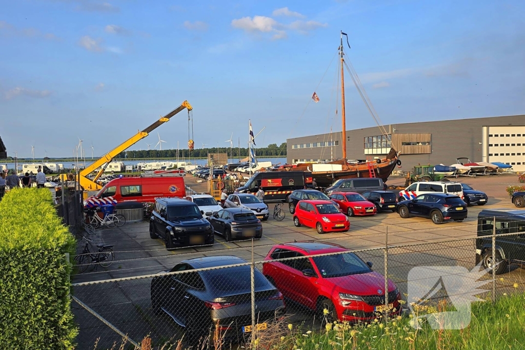 Persoon te water op Eemmeer