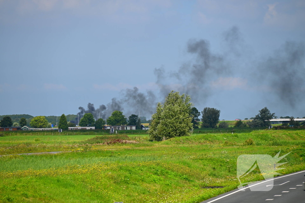 Auto in lichterlaaie op provinciale weg