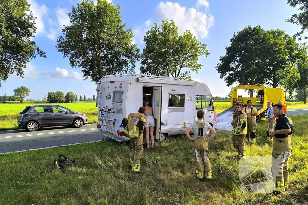 Inzittenden camper stranden door brand