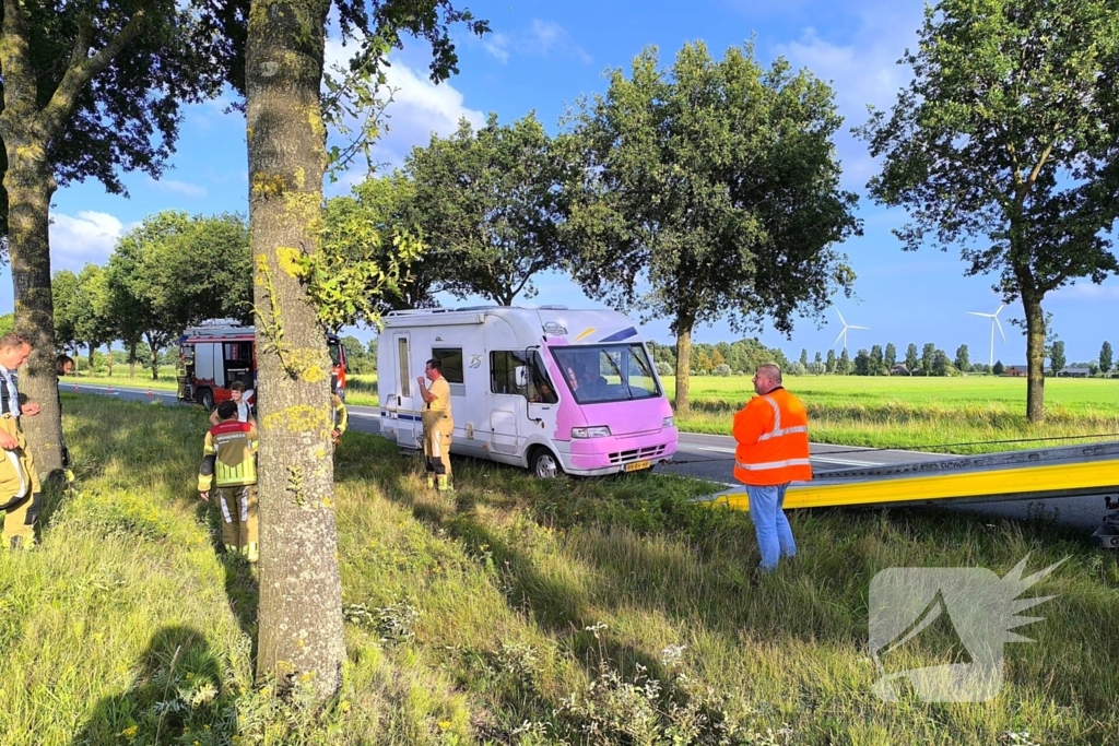 Inzittenden camper stranden door brand