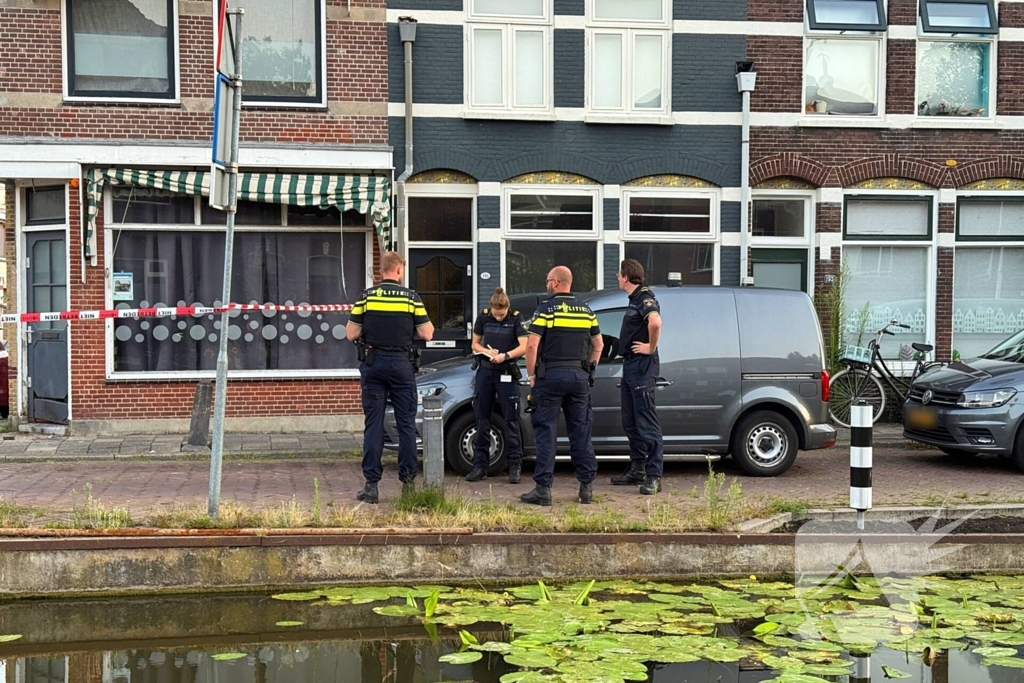 Voordeur beschadigd door explosie