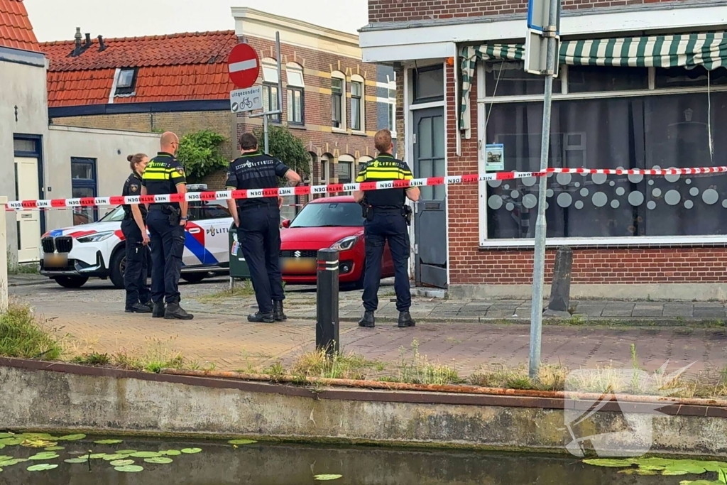 Voordeur beschadigd door explosie