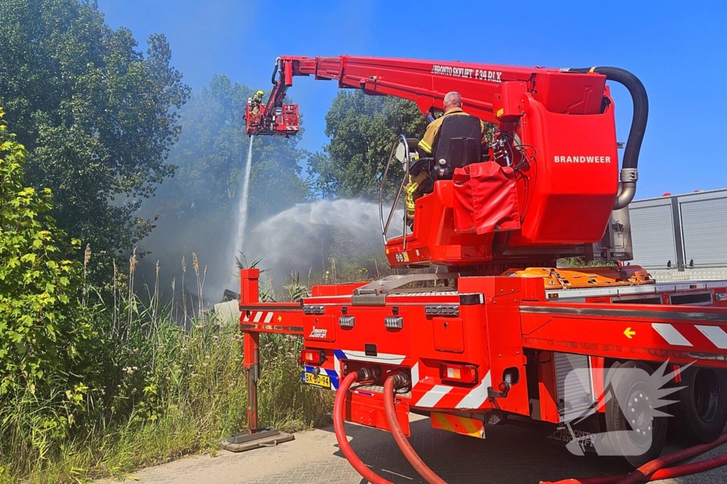 Brand woedt in pleziervaartuig