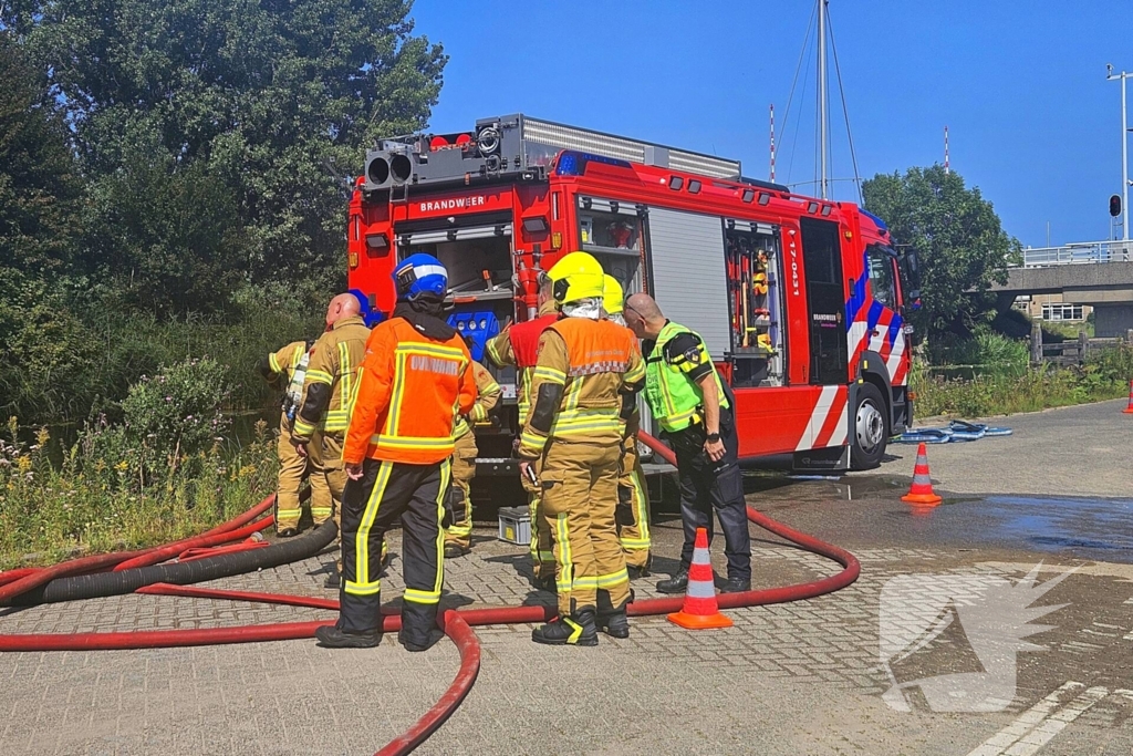 Brand woedt in pleziervaartuig