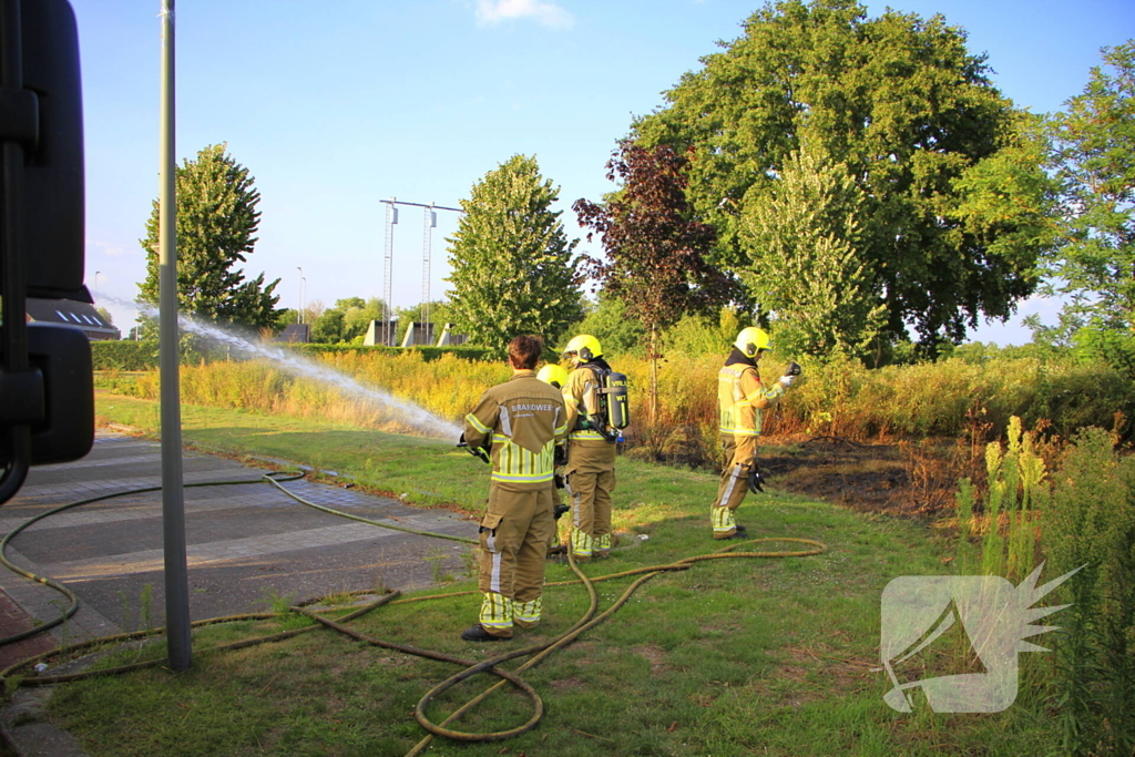 Brand in berm leidt tot rookontwikkeling
